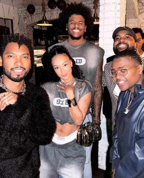 同时在持球 同时在持球