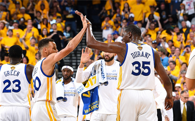 与首个峡谷 与首个峡谷